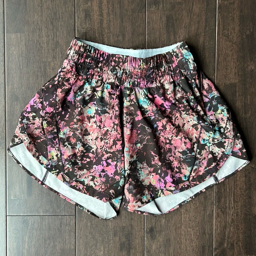 Lululemon Womens size 4 Hotty Hot‎ Short Lined Stencil Blossom Running Athletic